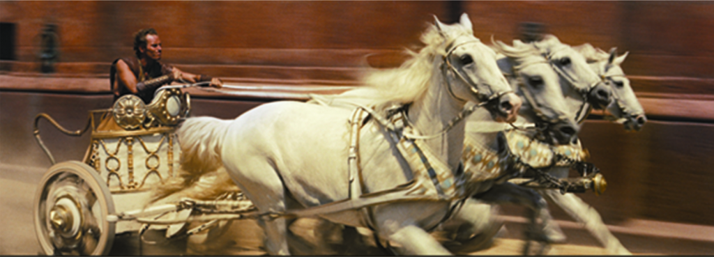 caballos en carrera de cuadriga con jinete