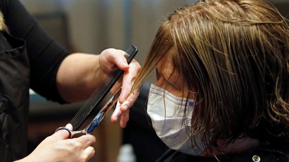 Tratamientos como el corte de cabello en la nueva normalidad